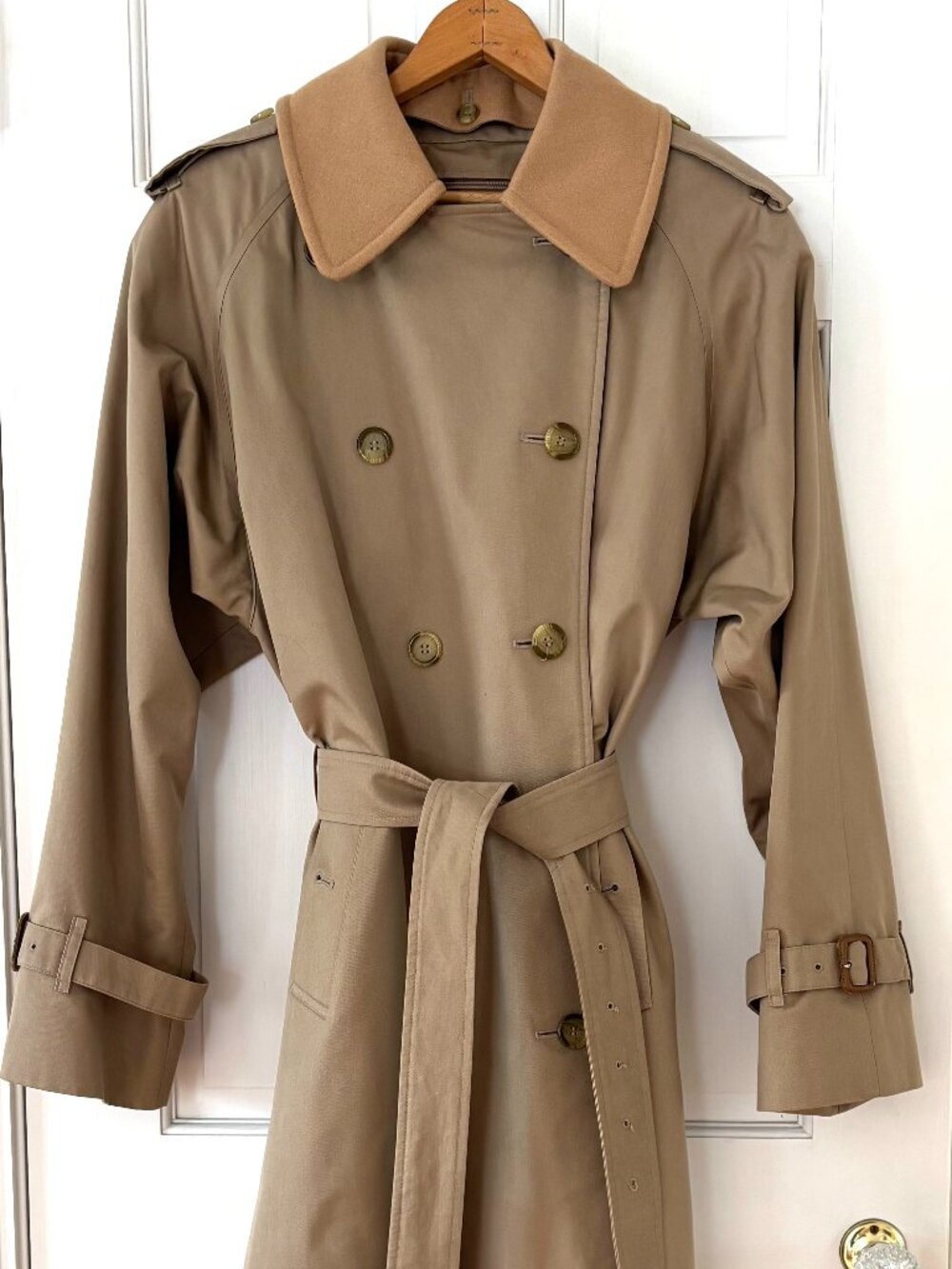 Vintage Burberry's Trenchcoat w/ zip-in wool lining & removable wool collar - Picture 5 of 9